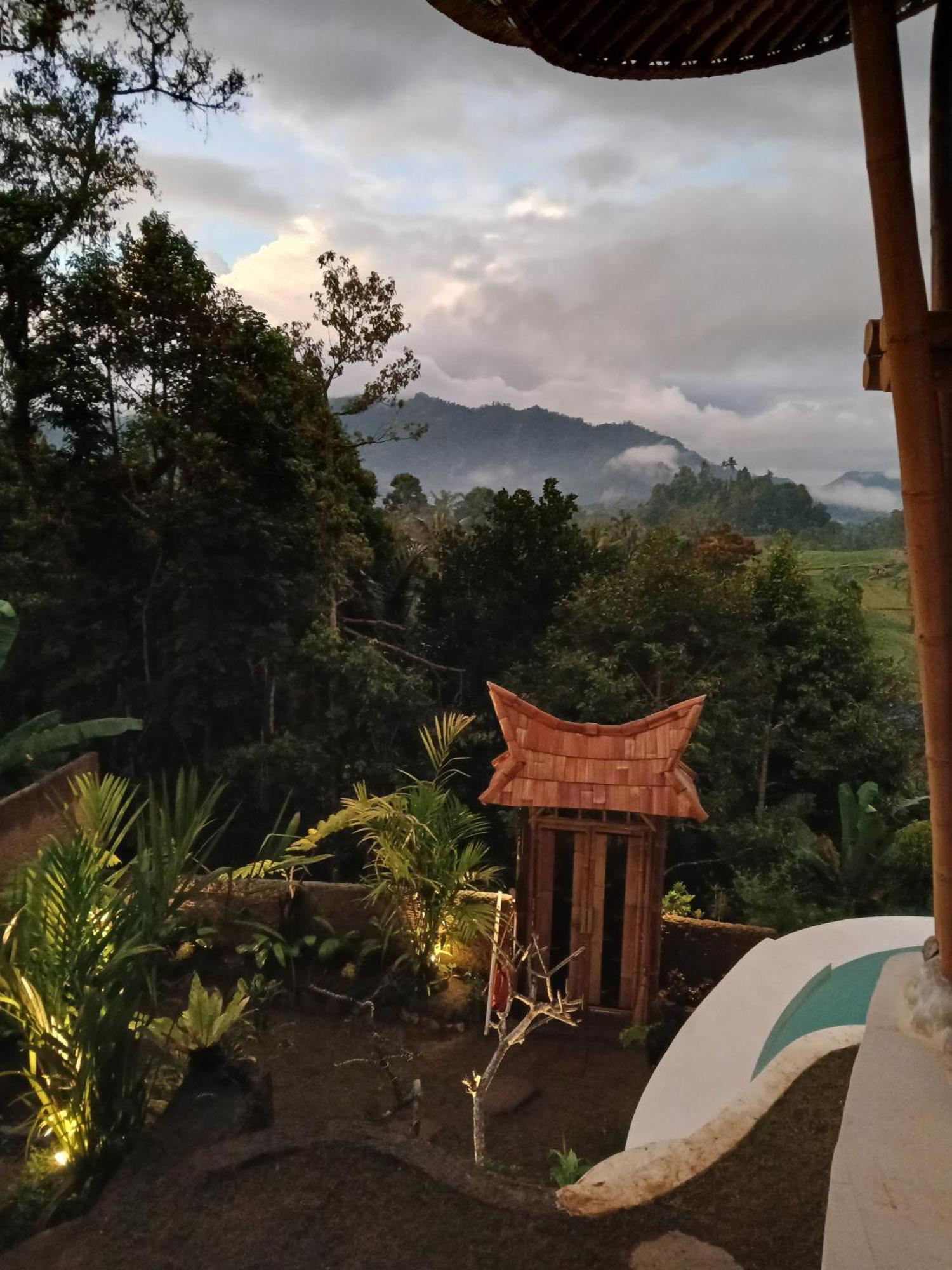 Villa Danaswari Bali Bamboo House Selat Exterior foto